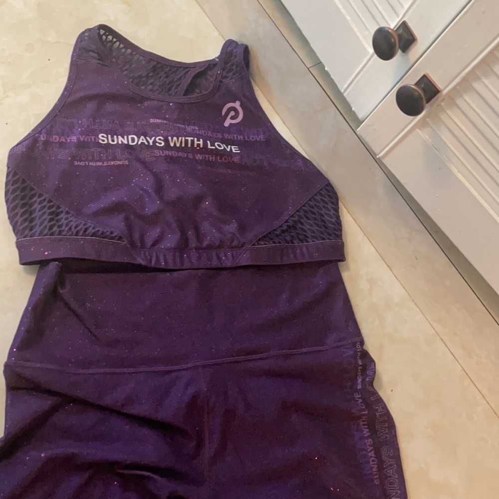 Peloton Sunday’s With Love (Wear it to heart) XL